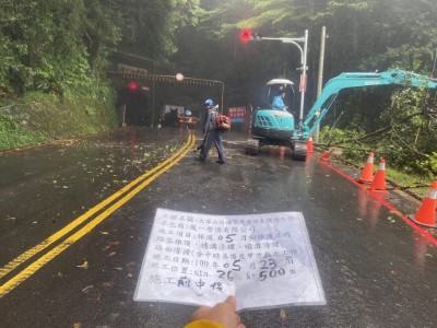 07-5月23日大雪山林道26.5k隧道口發生樹木倒塌  已清理完成